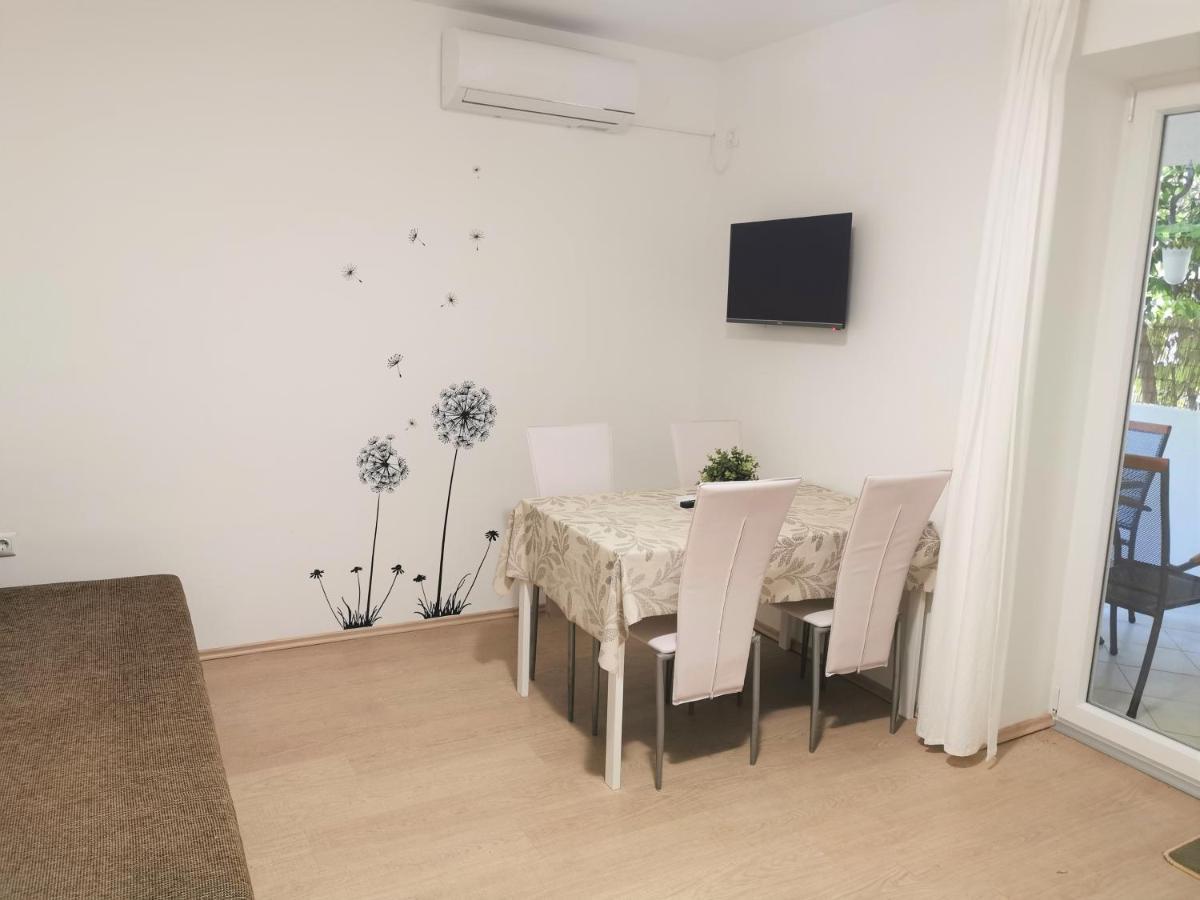 Lenka I Appartement Novalja