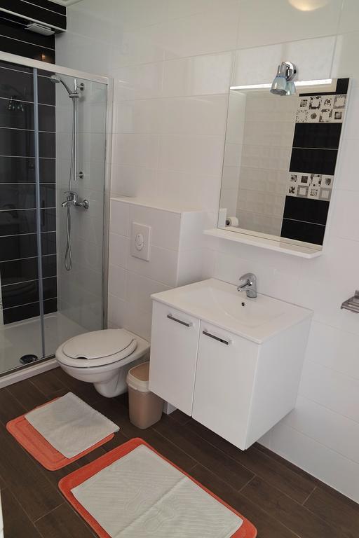 Appartement Lenka I *